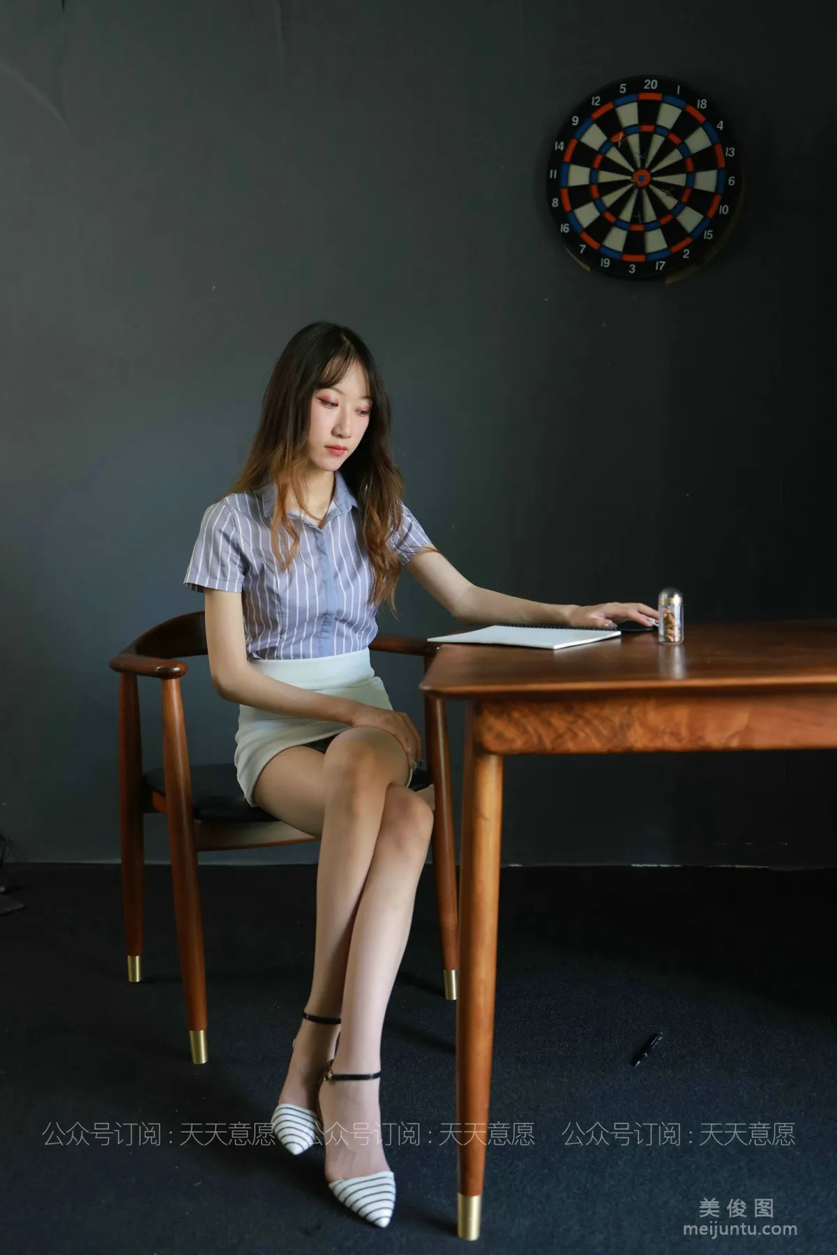 [IESS异思趣向] 丝享家829：怡怡《长腿实习生》 丝袜美腿套图7