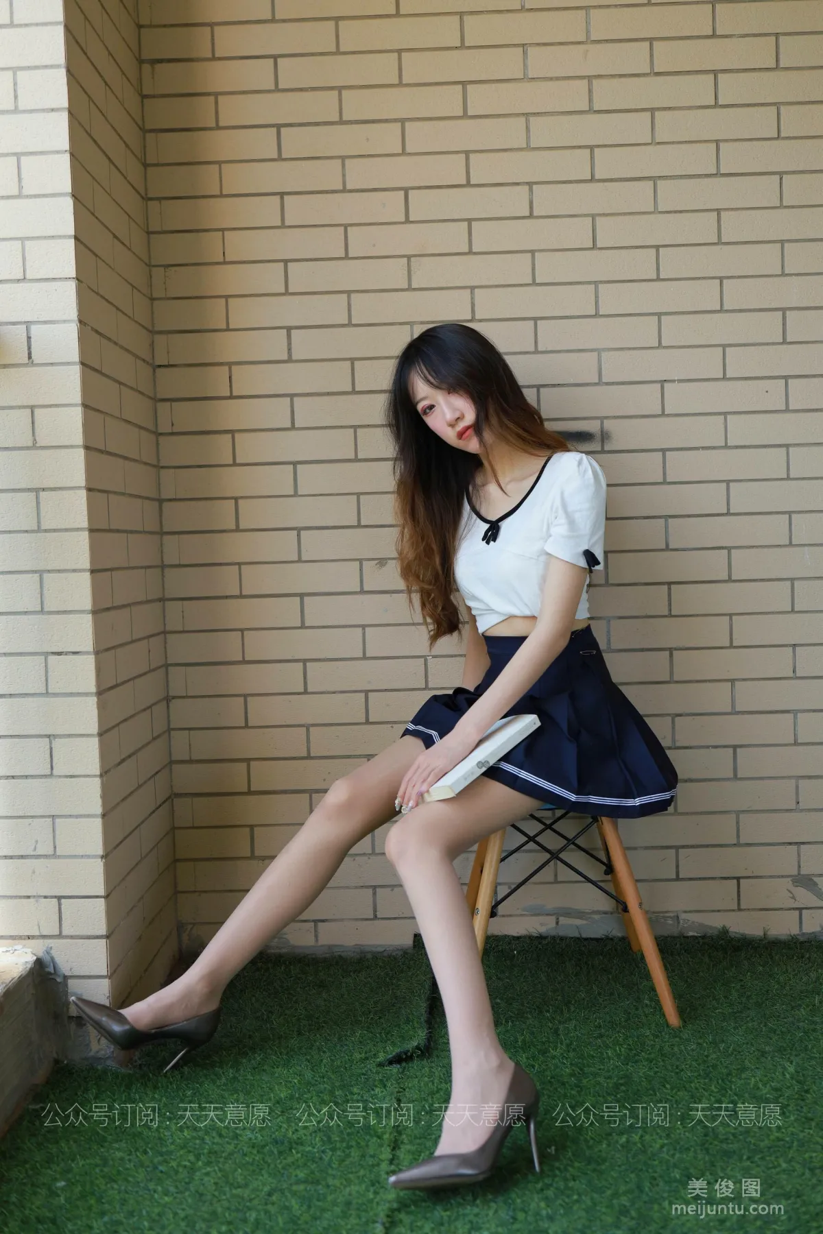[IESS异思趣向] 丝享家 823：怡怡《长腿少女 新人报道》 丝袜美腿套图75