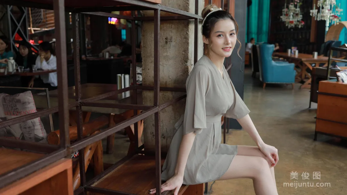 [IESS异思趣向] 丝享家 832：九妹《可甜可盐大长腿》 丝袜美腿套图1
