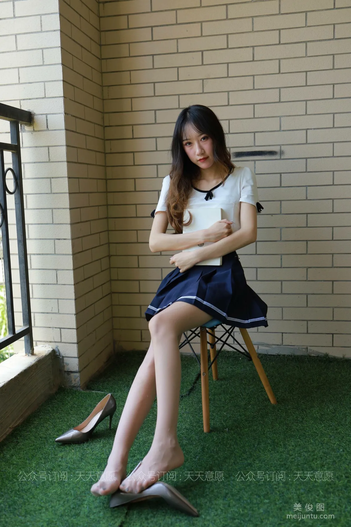 [IESS异思趣向] 丝享家 823：怡怡《长腿少女 新人报道》 丝袜美腿套图30