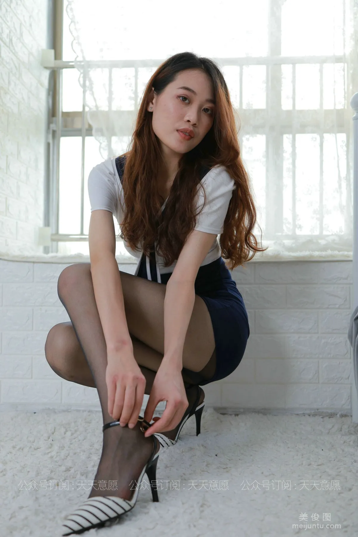 [IESS异思趣向] 丝享家 822：肉肉《超短裙的姓感》 丝袜美腿套图50