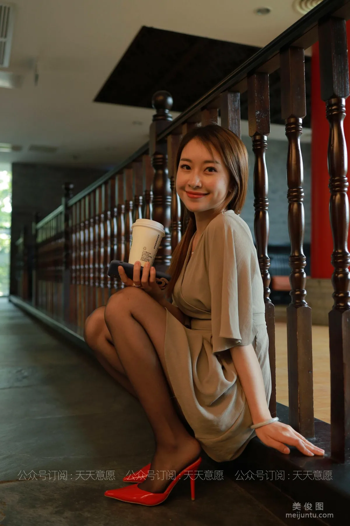 [IESS異思趣向] 絲享家 827：小婕《紅色跟底一身輕》 絲襪美腿套圖 85
