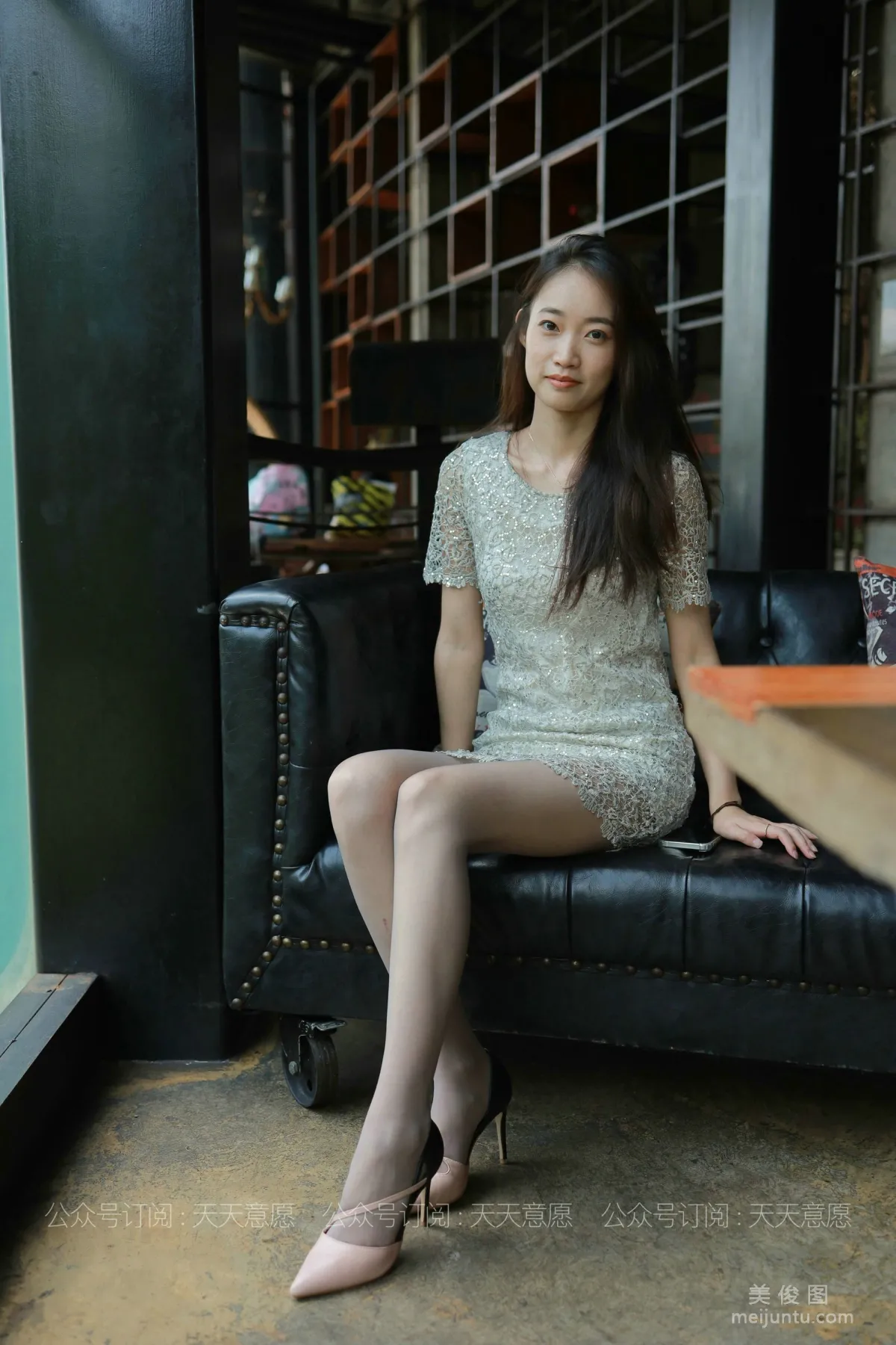[IESS异思趣向] 丝享家 821：新人小高《初次见面》美腿丝袜套图1