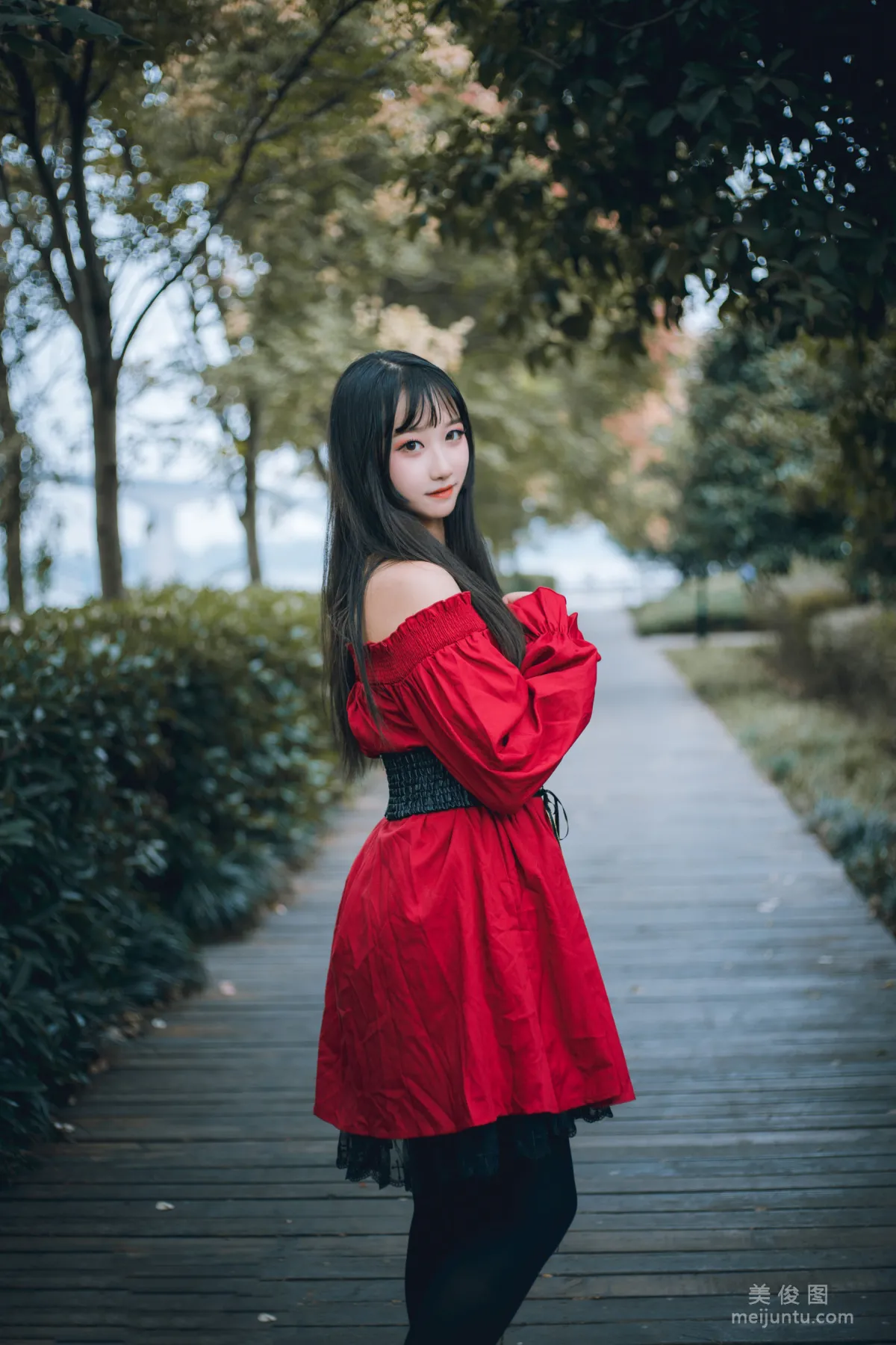 [喵糖映畫] VOL.453 紅與黑 寫真套圖 7