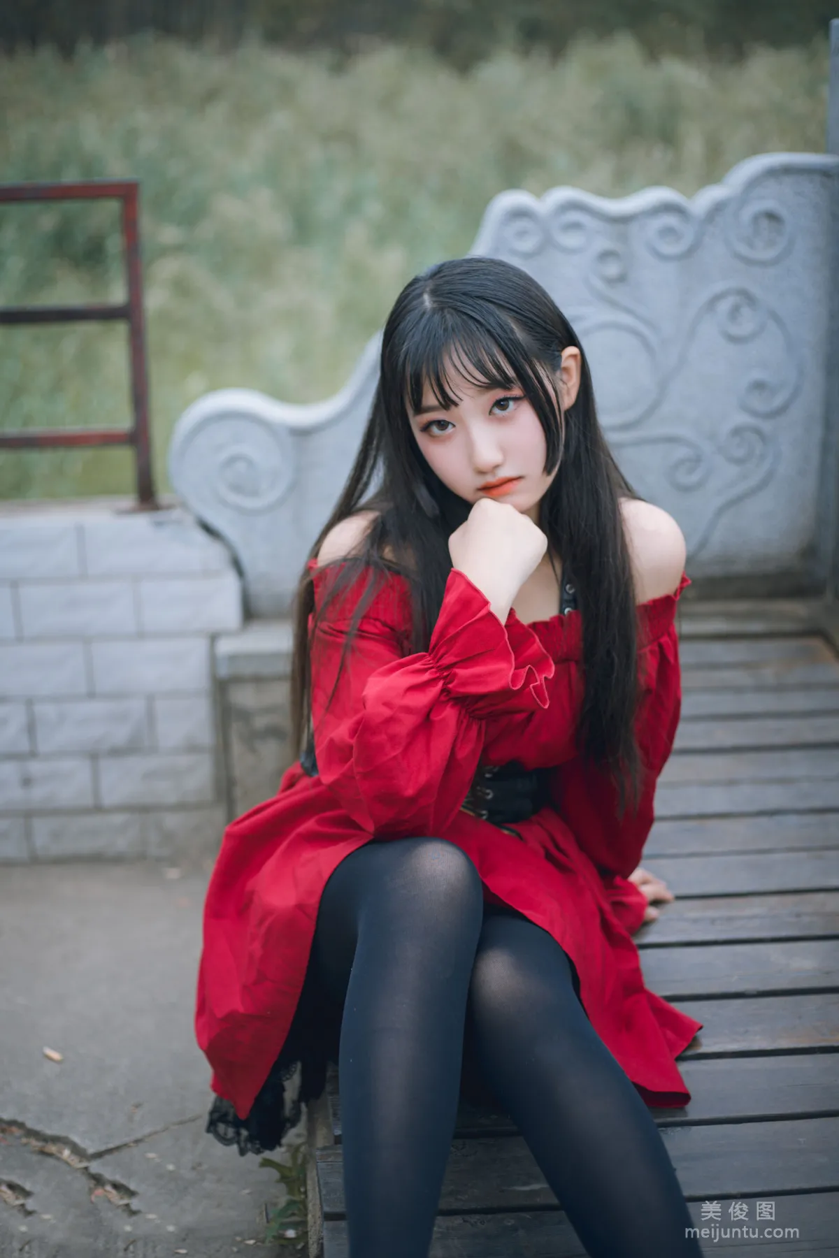 [喵糖映畫] VOL.453 紅與黑 寫真套圖 18