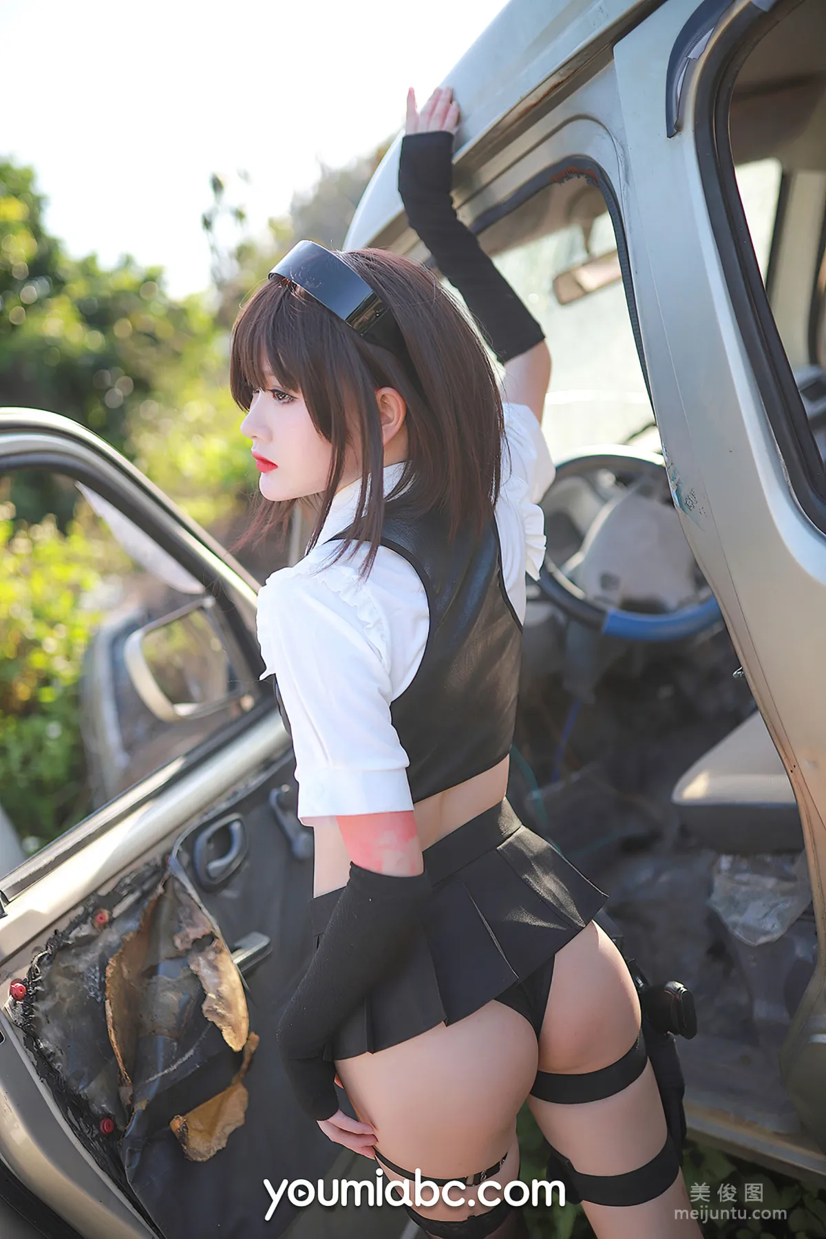 [尤蜜YouMi] 您的蛋蛋 - 停車場の武裝娘 30
