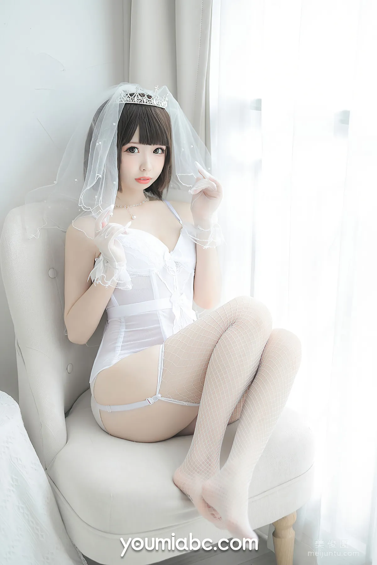 [尤蜜YouMi] 甜椒妙妙mio - 白皙花嫁 18