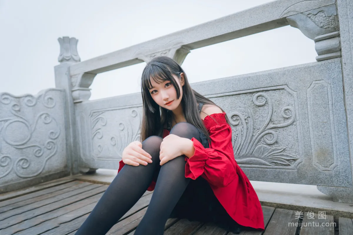 [喵糖映畫] VOL.453 紅與黑 寫真套圖 26