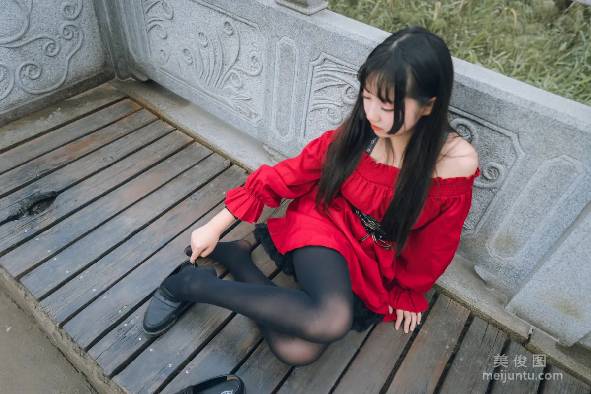 [喵糖映畫] VOL.453 紅與黑 寫真套圖 21