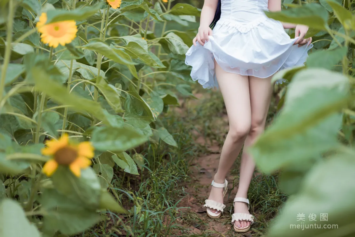 [喵糖映畫] VOL.414 花園白裙 寫真套圖 19