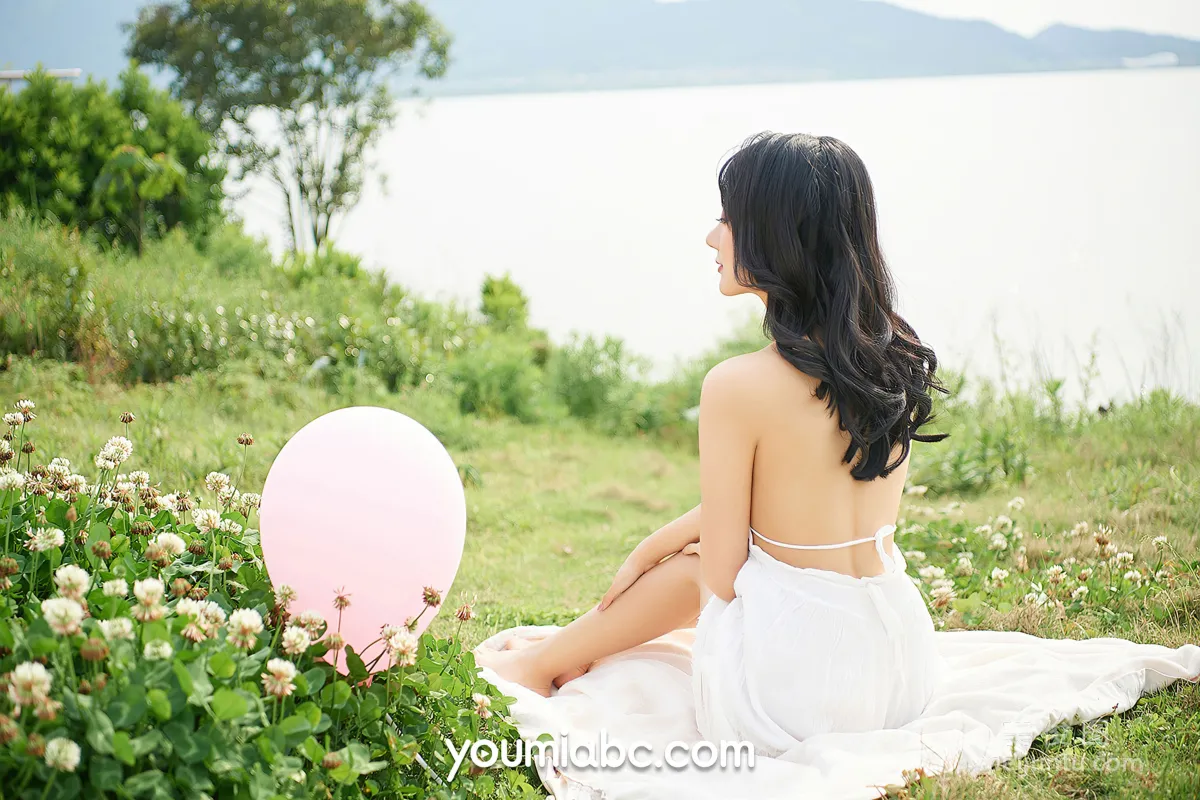 [尤蜜YouMi] 何嘉穎 - 芳菲妩媚 寫真套圖 2
