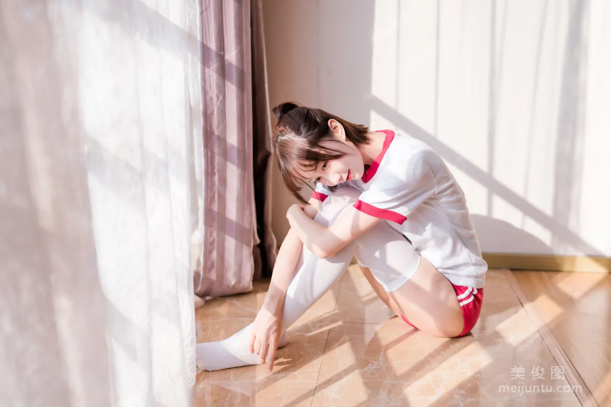 萌系小姐姐木綿綿OwO - 死庫水+體操服+女仆 寫真套圖 8