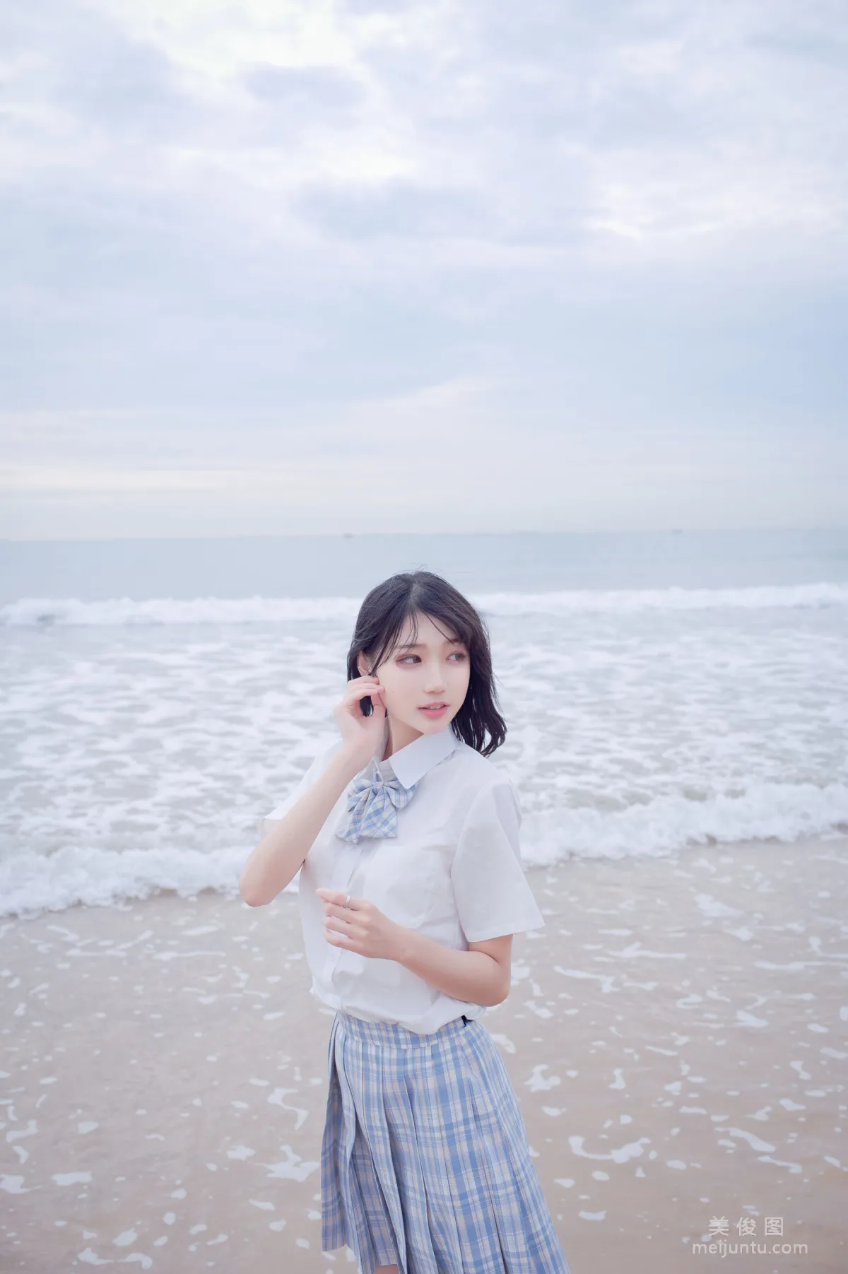 [COS福利] 周叽是可爱兔兔 - 海边jk1