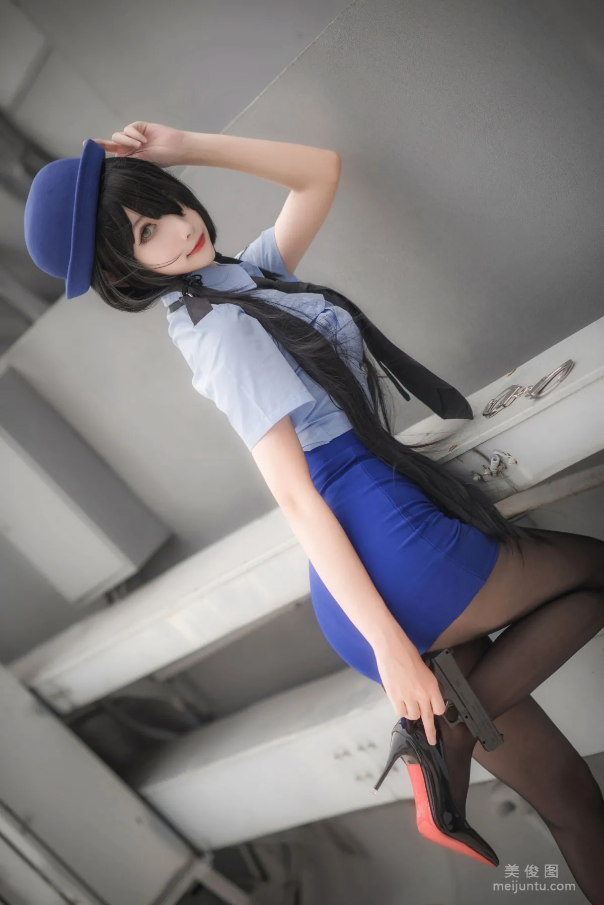 [COS福利] 微博妹子Momoko葵葵 - 狂三 女警 写真套图7