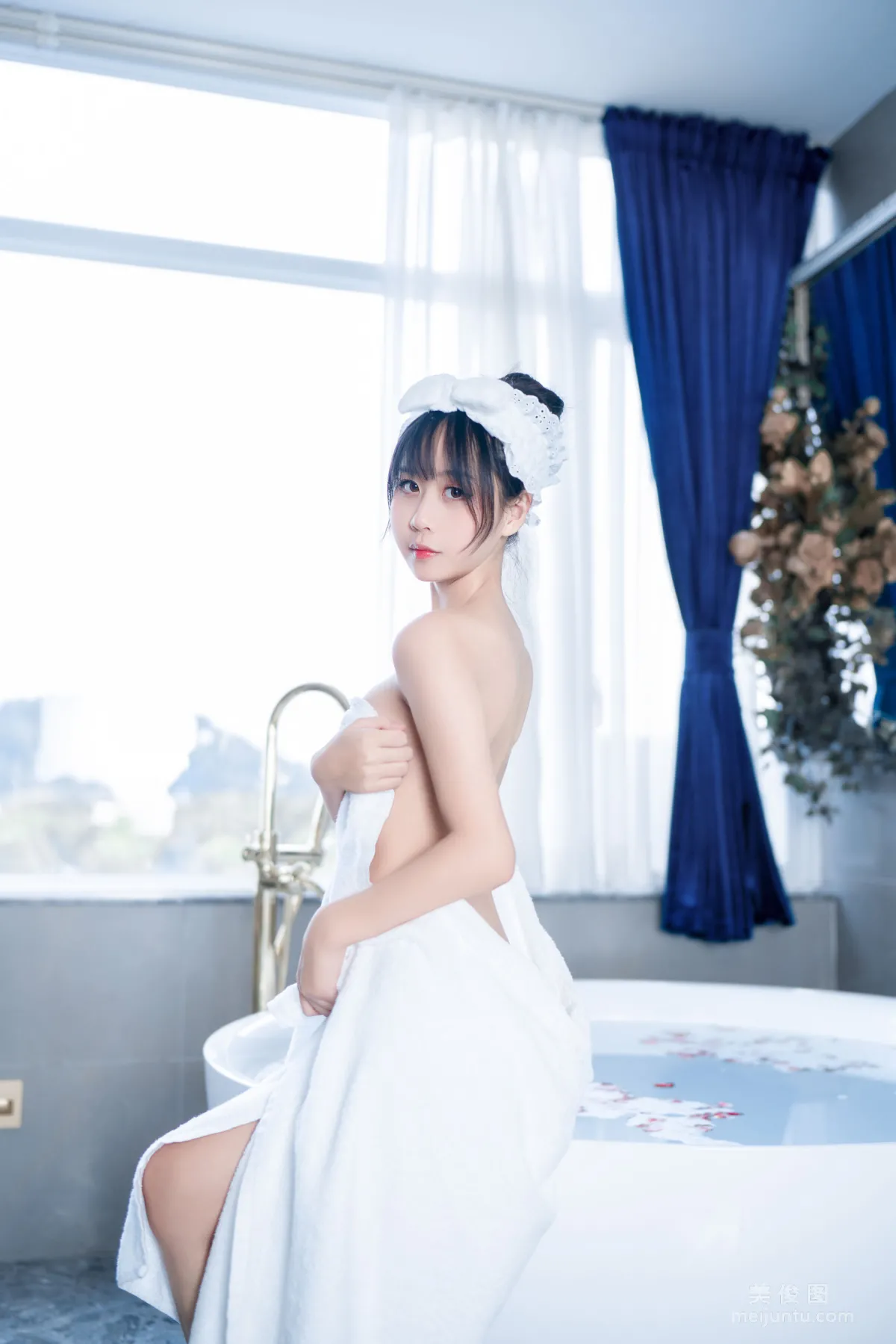 [COS福利] 陽光美少女萌芽兒o0 - 浴巾 1