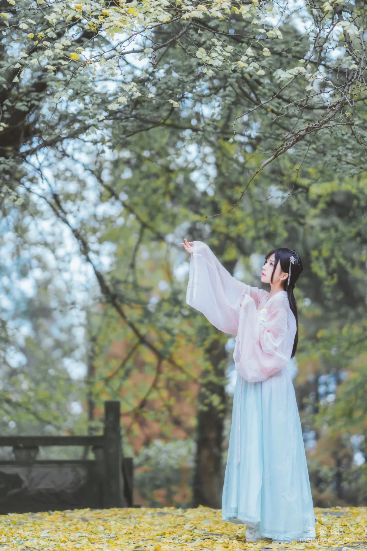 [COS福利] 桜桃喵 - 溫柔之漢服銀杏 3