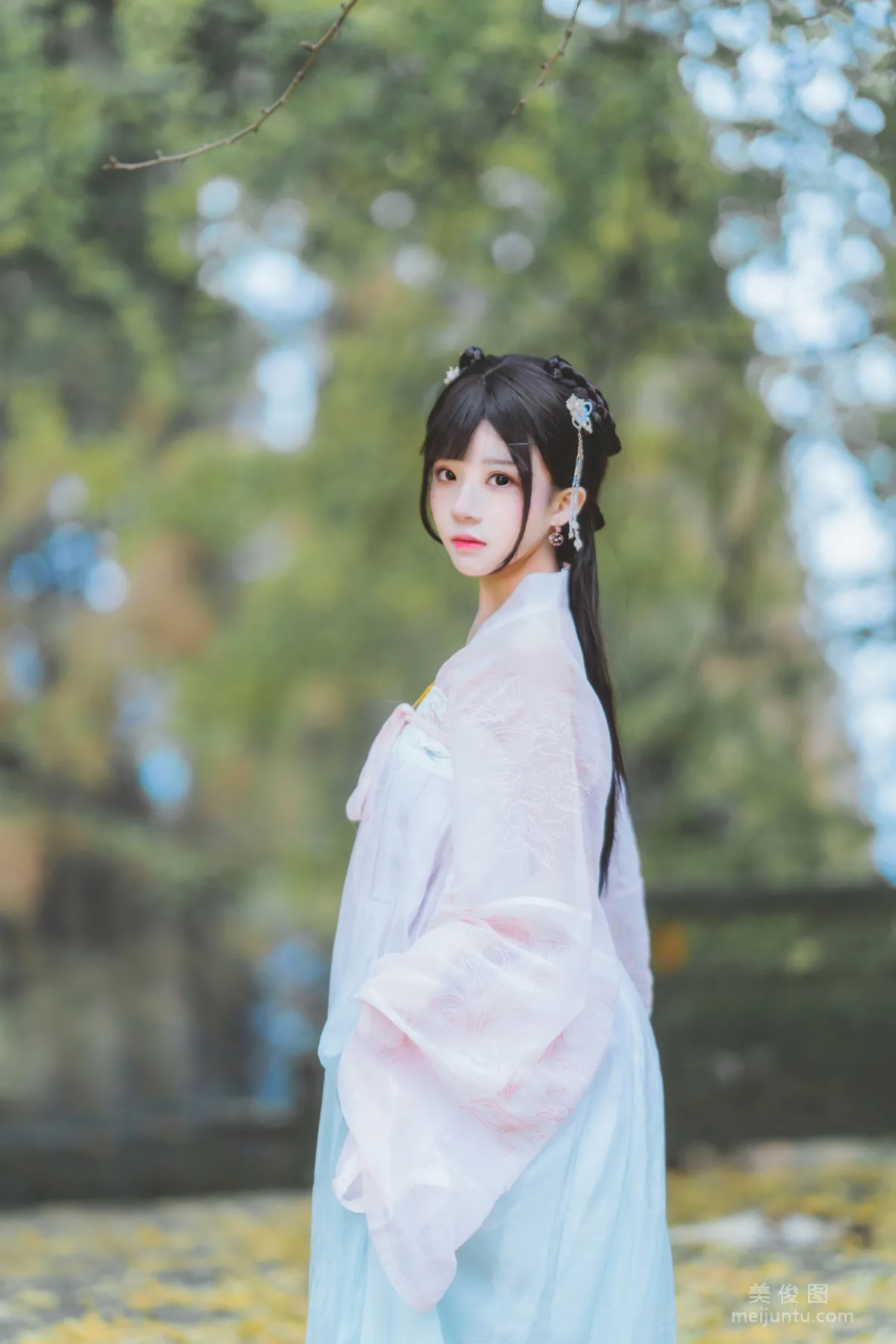 [COS福利] 桜桃喵 - 溫柔之漢服銀杏 4