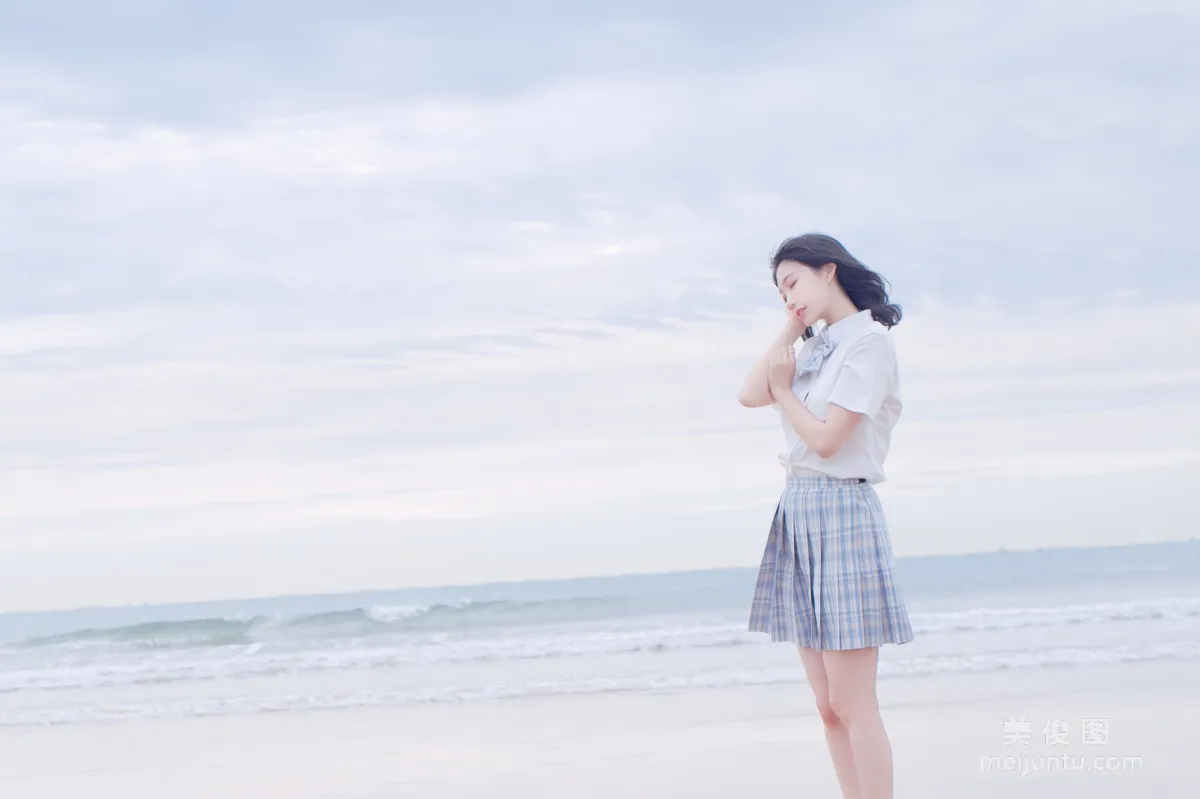 [COS福利] 周叽是可爱兔兔 - 海边jk17