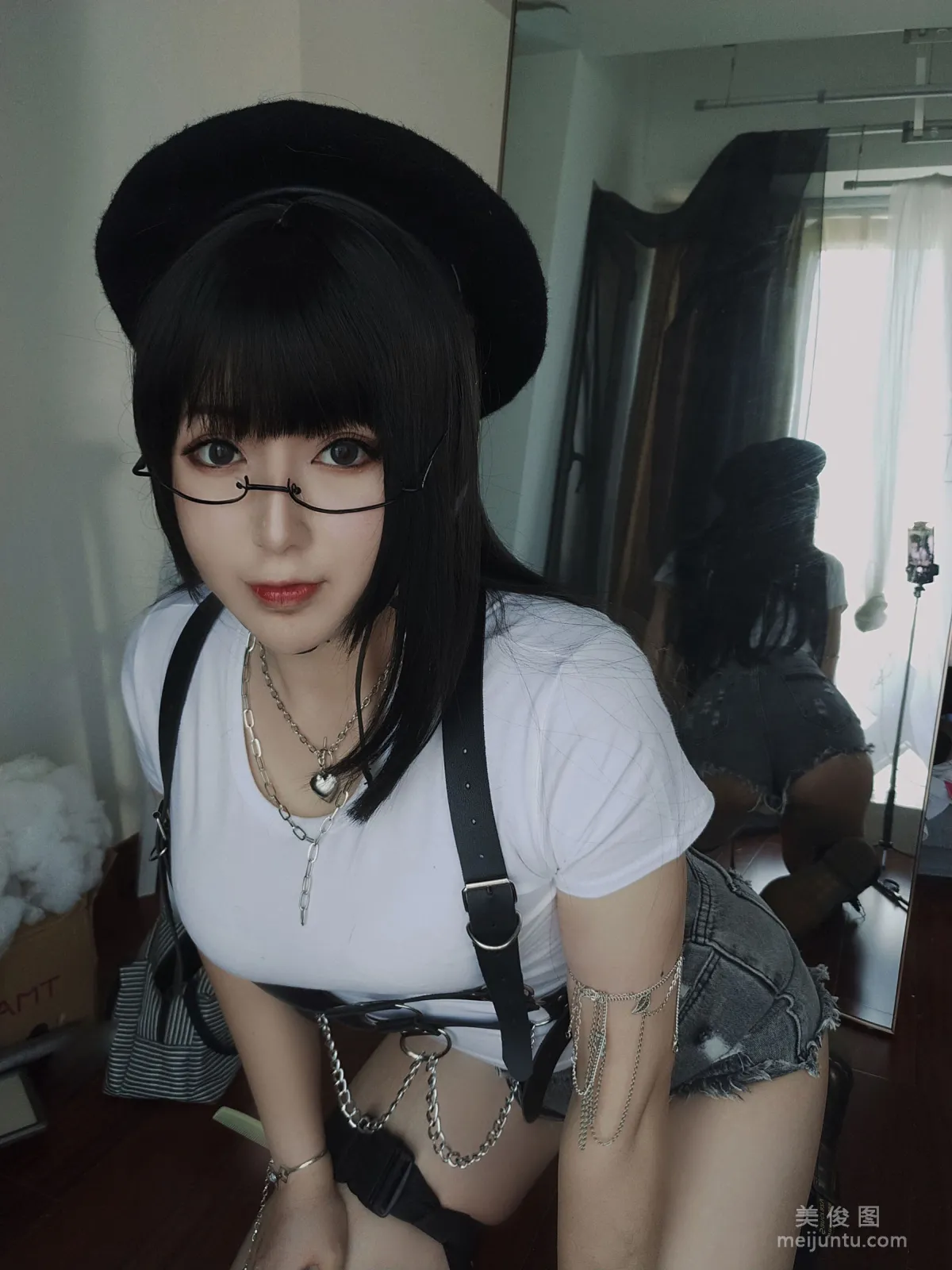 [COS福利] 小容仔咕咕咕 - 白T 寫真套圖 12