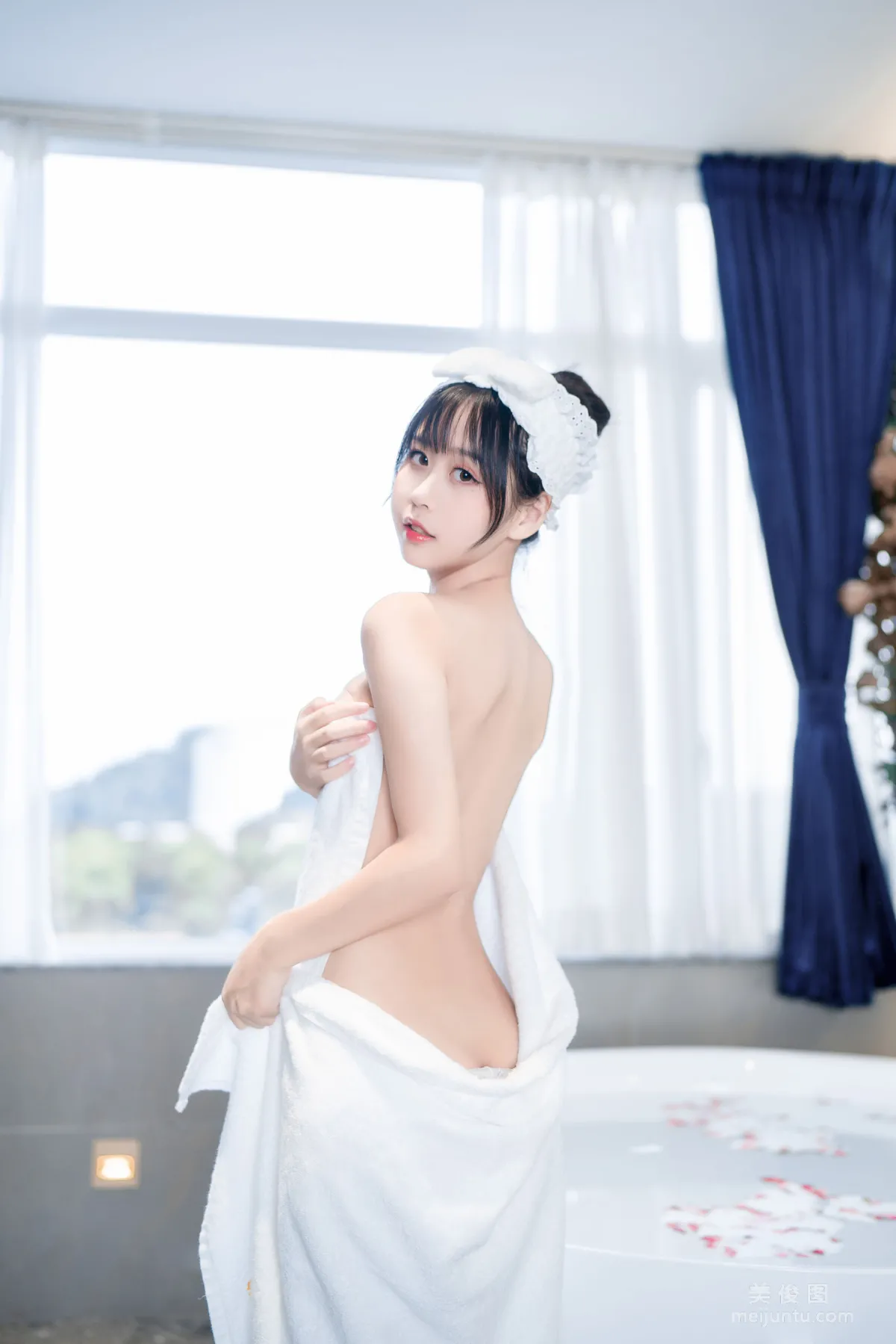 [COS福利] 陽光美少女萌芽兒o0 - 浴巾 17