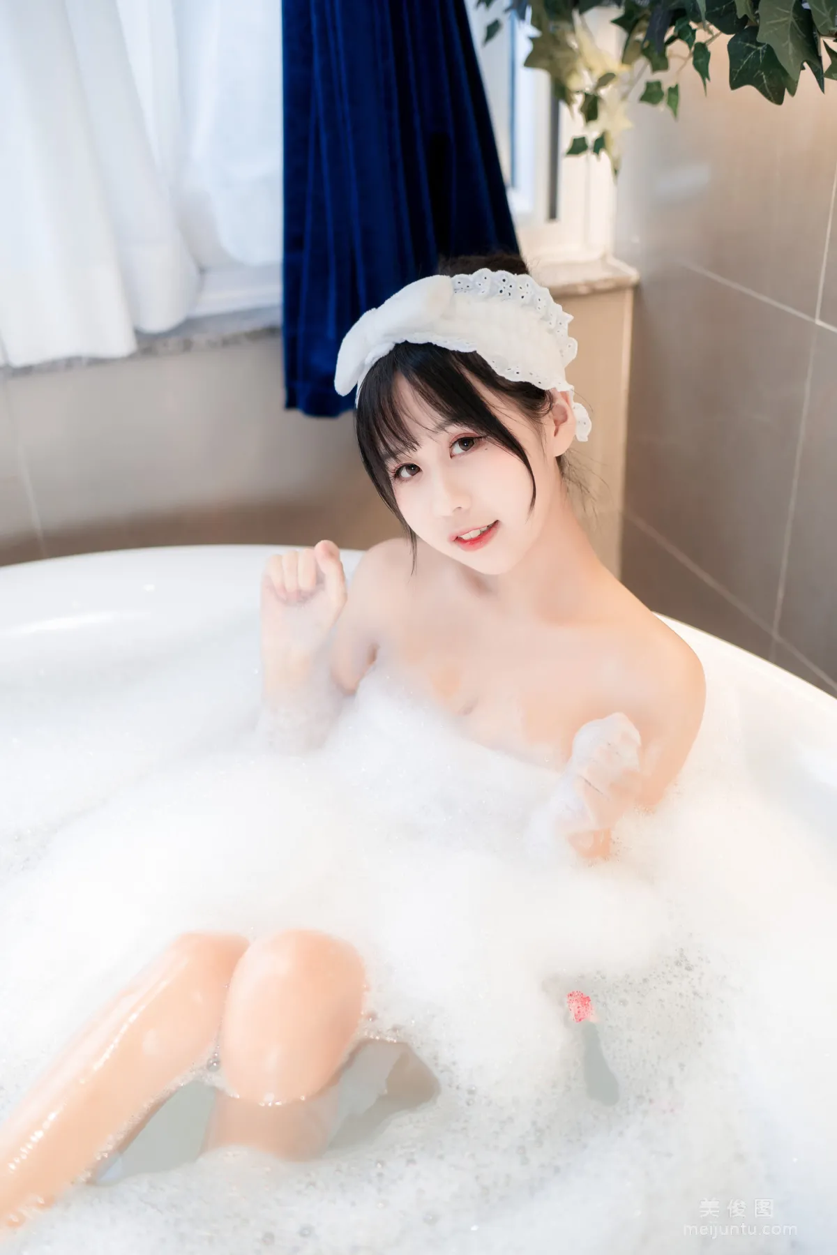[COS福利] 陽光美少女萌芽兒o0 - 浴巾 22