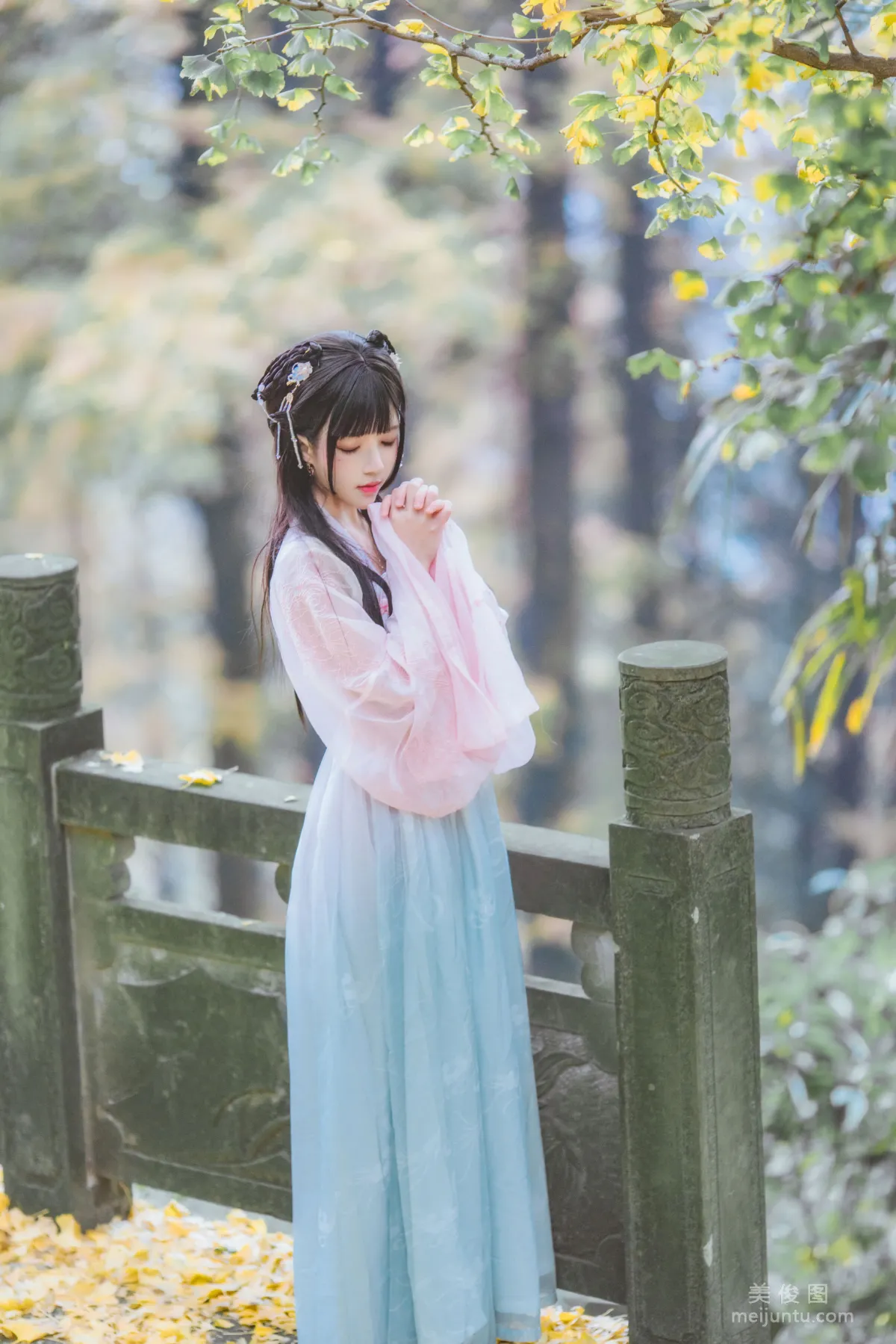 [COS福利] 桜桃喵 - 溫柔之漢服銀杏 9