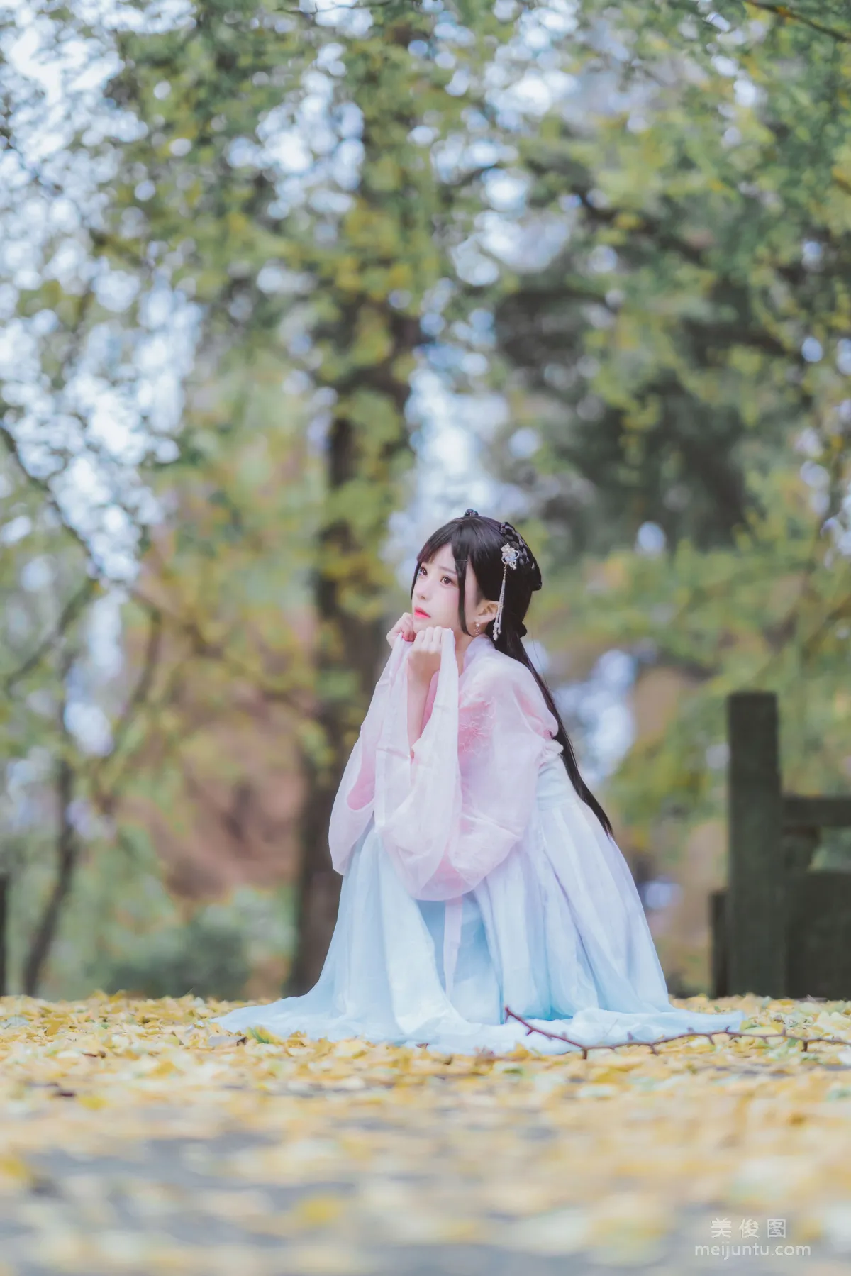 [COS福利] 桜桃喵 - 溫柔之漢服銀杏 5