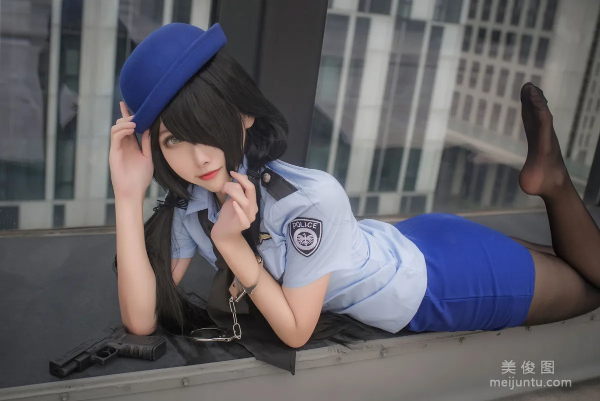 [COS福利] 微博妹子Momoko葵葵 - 狂三 女警 写真套图1