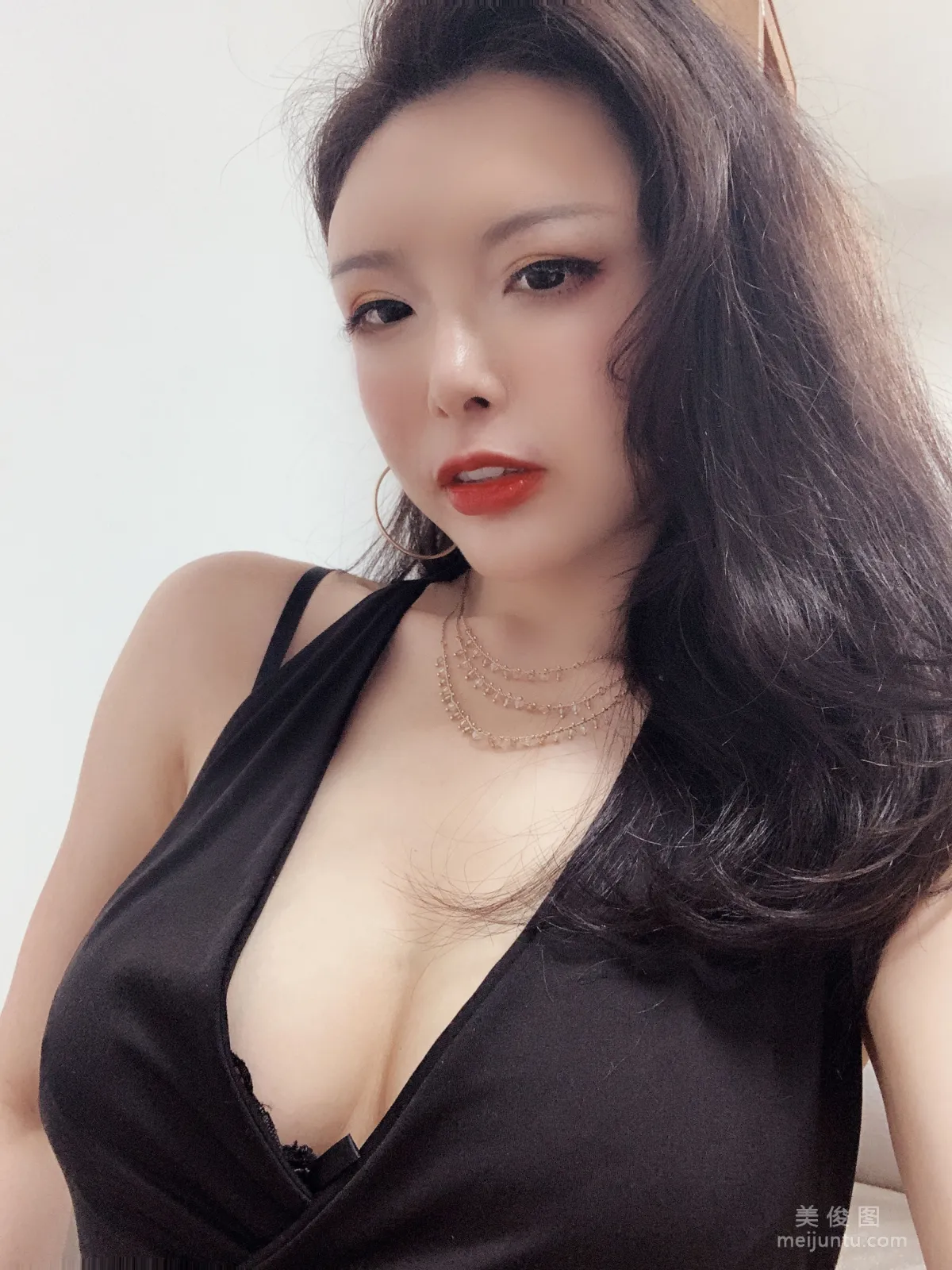 [COS福利] 秋和柯基(夏小秋秋秋) - 小黑裙 寫真套圖 46