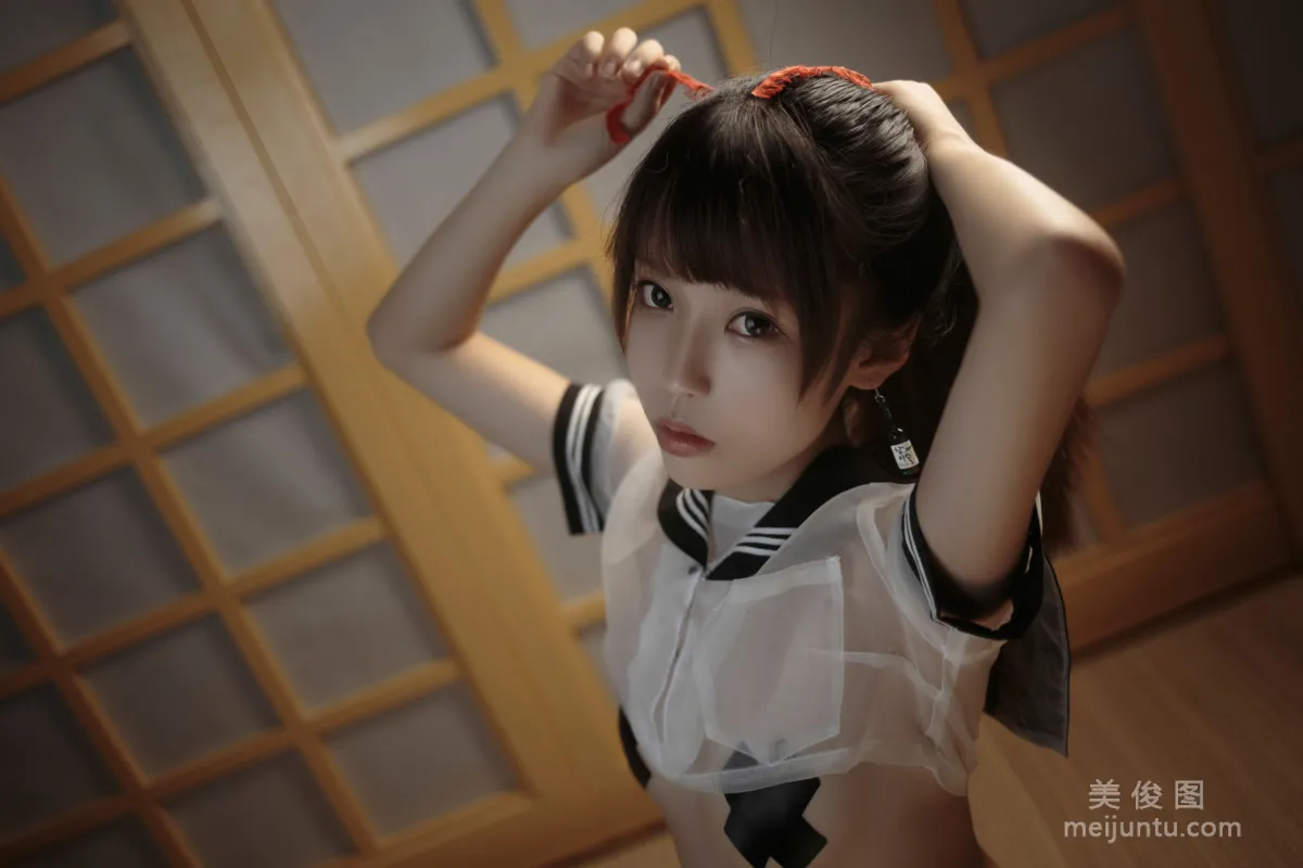 [COS福利] 白易子教主 - 透明水手服 寫真套圖 19