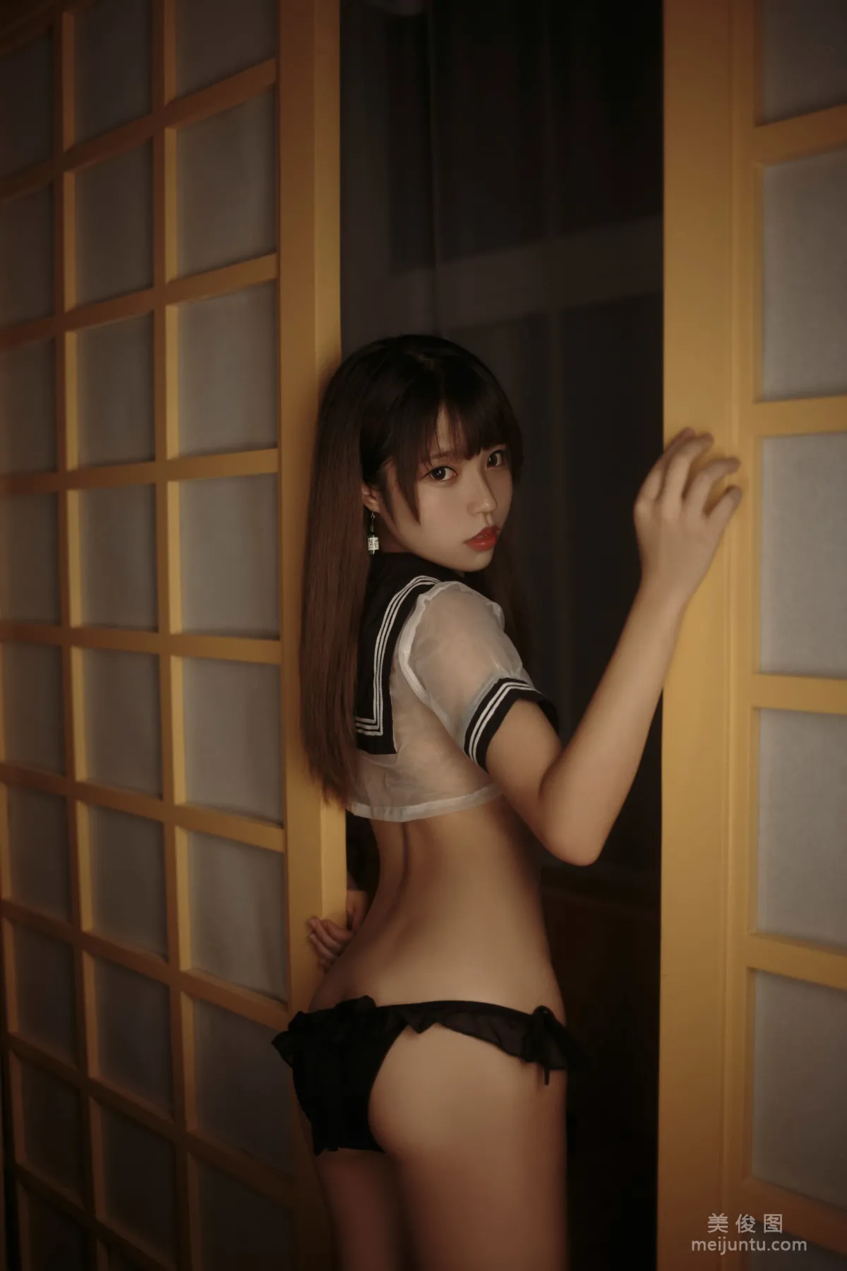 [COS福利] 白易子教主 - 透明水手服 寫真套圖 6