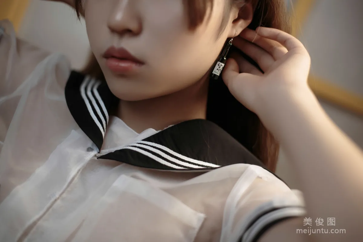 [COS福利] 白易子教主 - 透明水手服 寫真套圖 20
