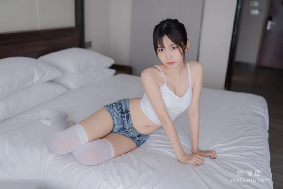 [喵糖映画] VOL.442 吊带热裤 套图22