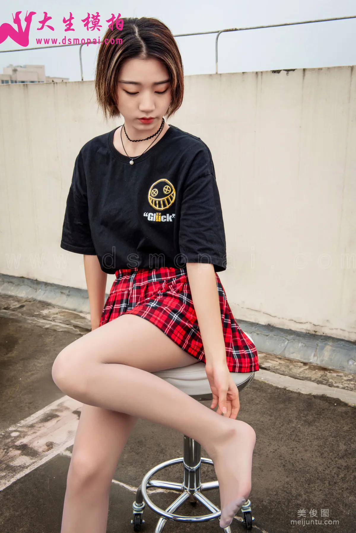 [大生模拍] NO.211 小小 - 天台美足 套图1
