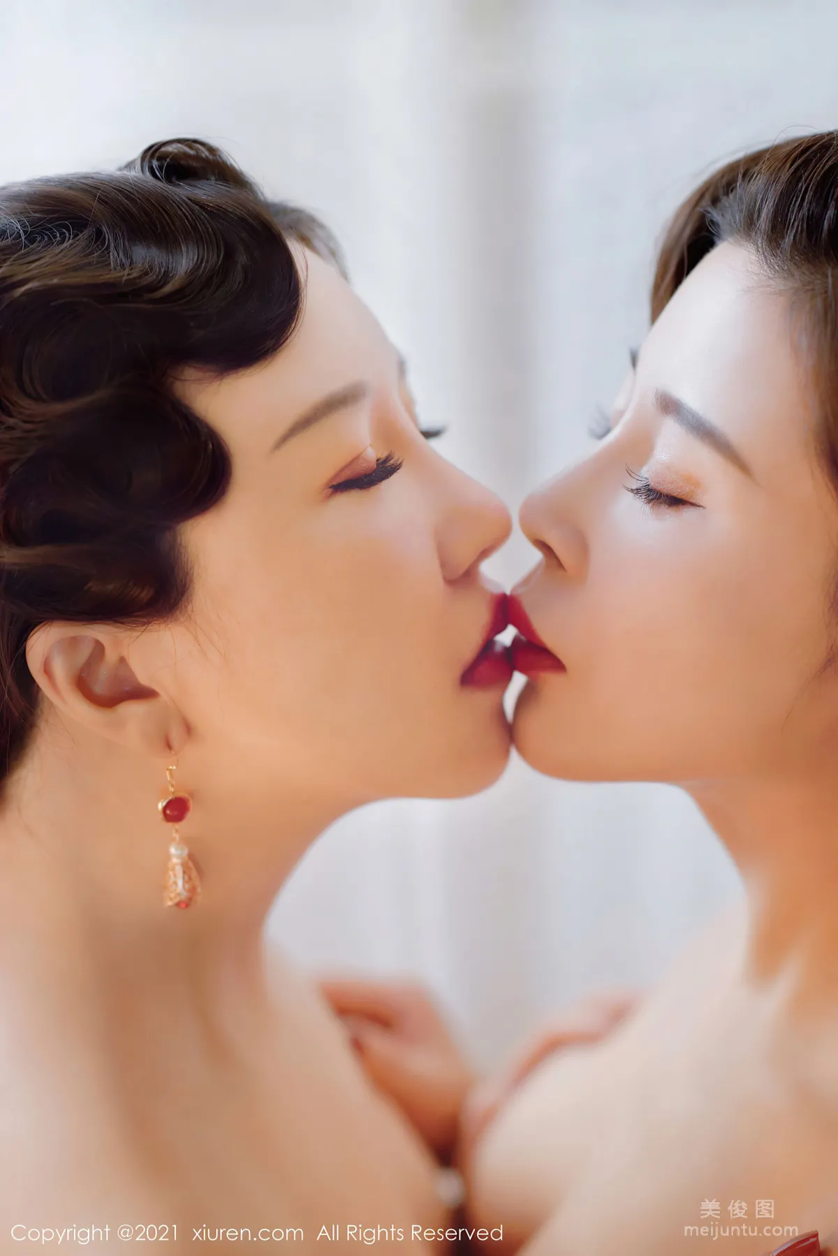 [秀人XIUREN] No.3003 @Lucky沈歡欣&amp;小姐妹 - 拉拉合集 32