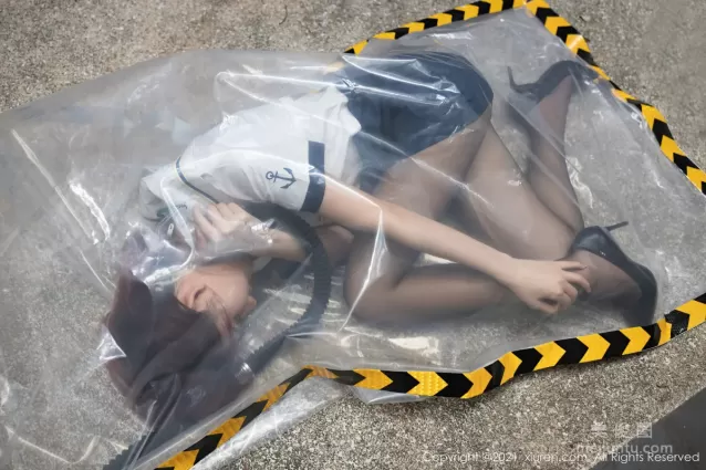 [秀人XIUREN] No.3095 就是阿朱啊 - 黑絲制服病人的救護