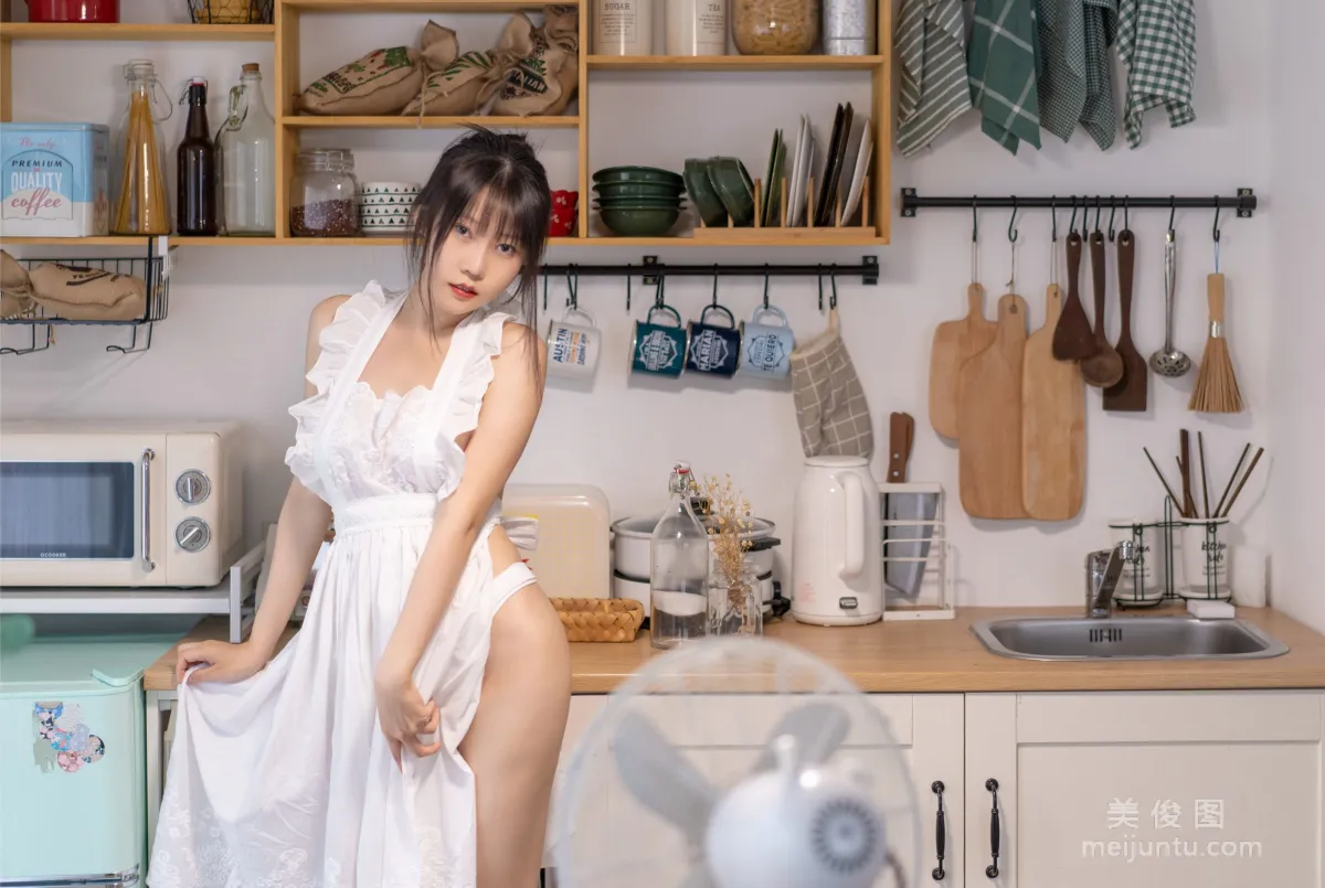 [COS福利] 香草喵露露 - 廚娘 寫真套圖 1