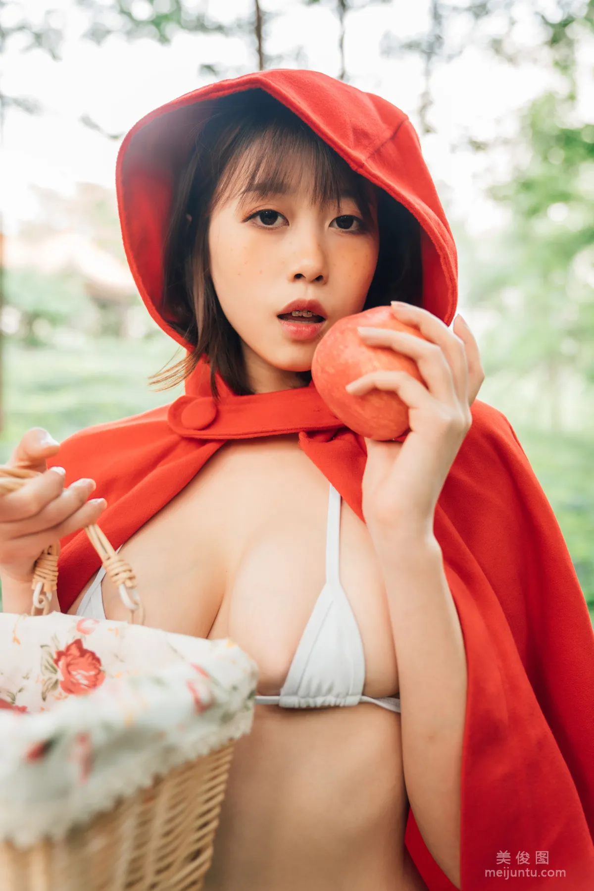 [COS福利] 奈汐醬nice - 大紅帽 寫真套圖 26