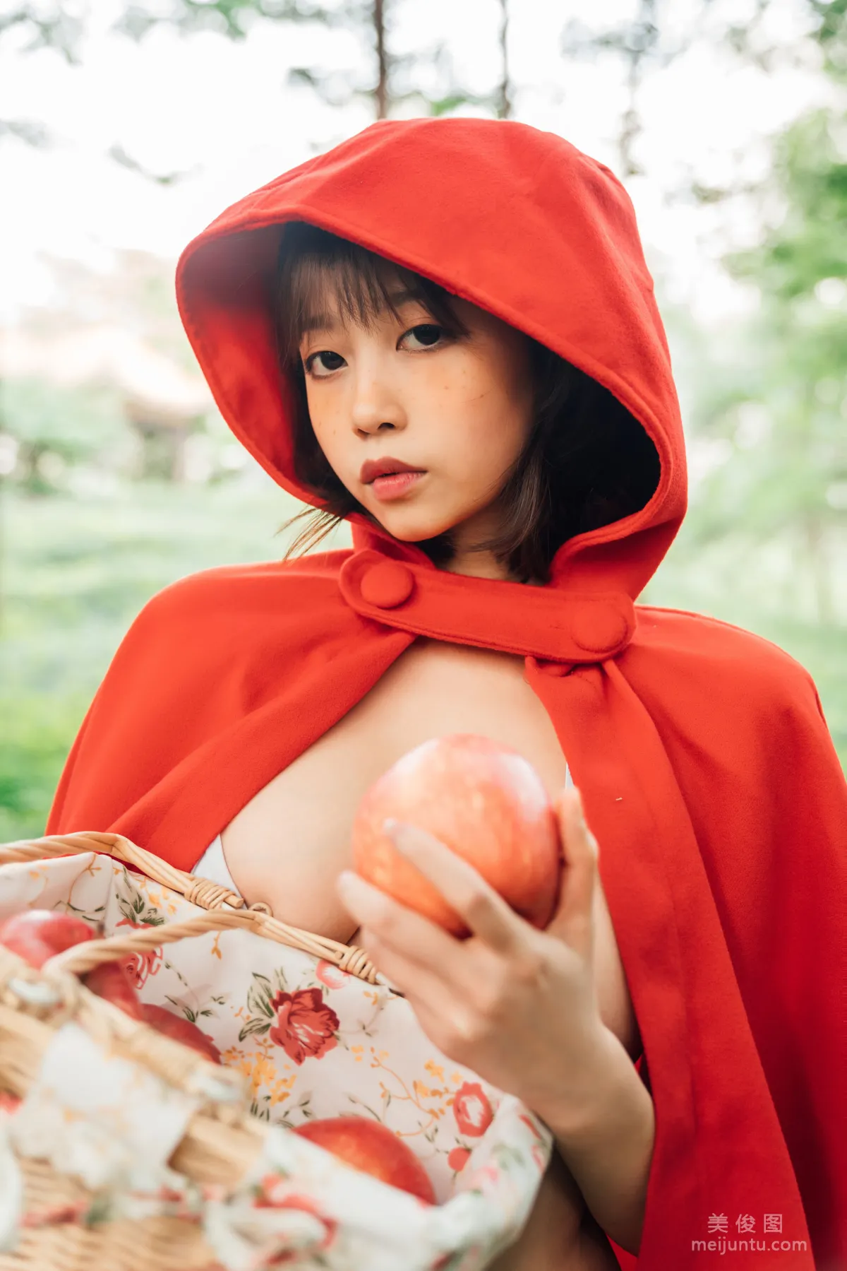 [COS福利] 奈汐醬nice - 大紅帽 寫真套圖 25