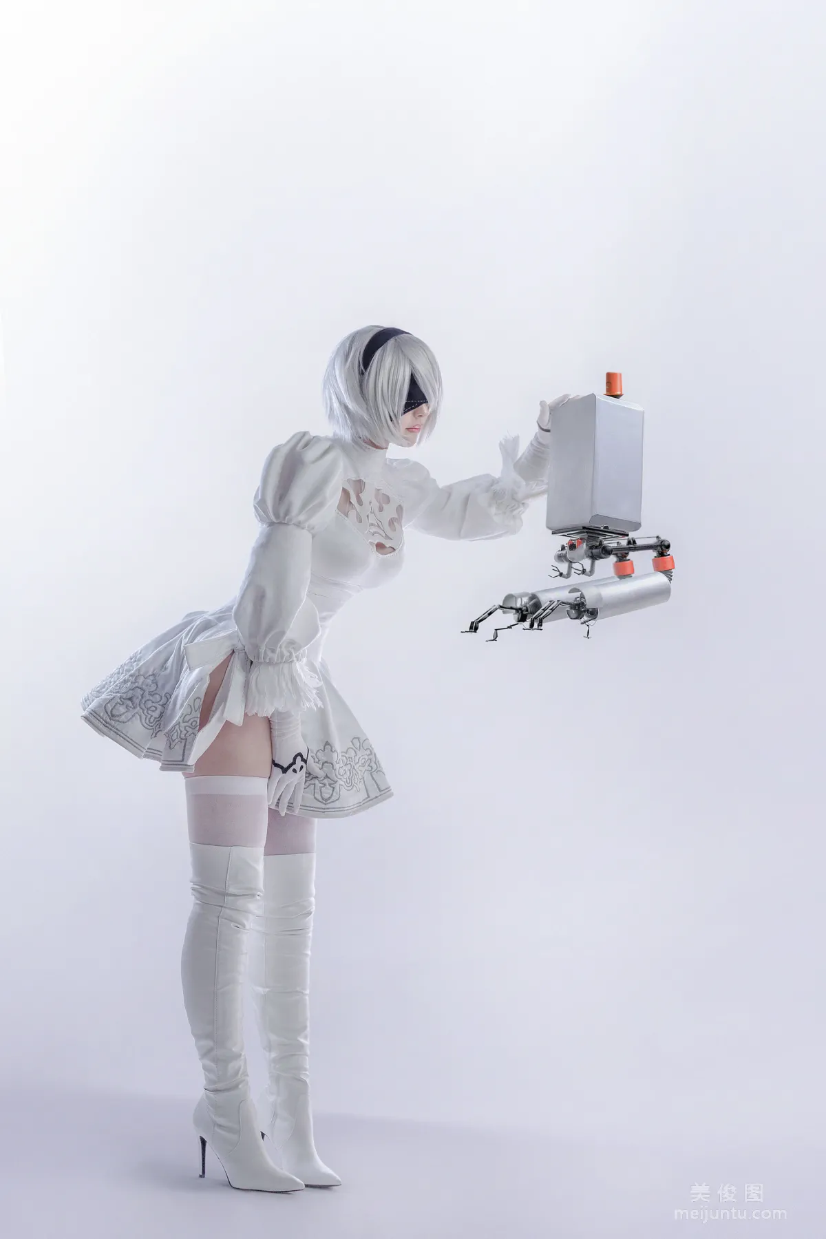 國外美女SayaTheFox - 2B White Dress 1