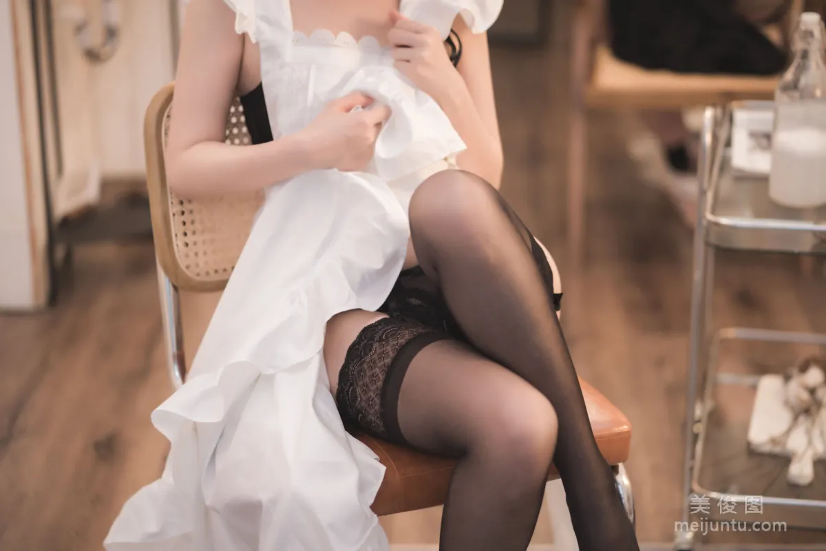 COS福利rioko涼涼子 - 貼心的奶牛女仆 22