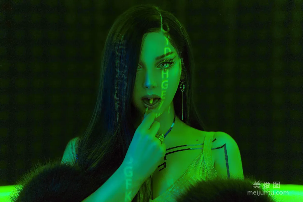國外美女SayaTheFox - Cyberpunk Dress 13