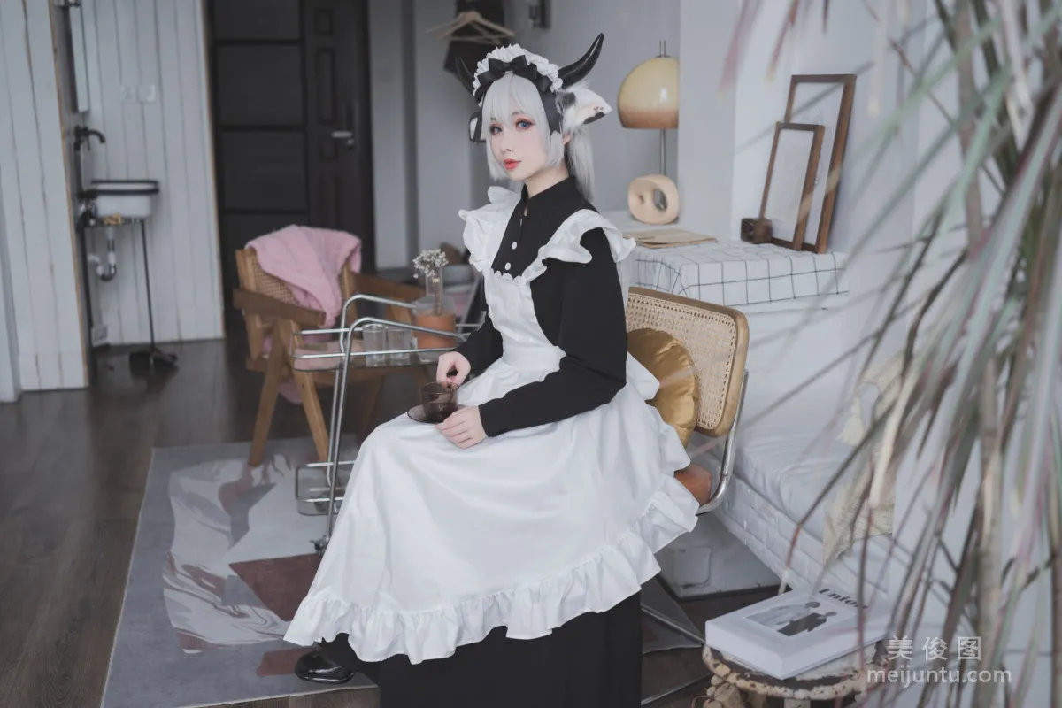 COS福利rioko涼涼子 - 貼心的奶牛女仆 3