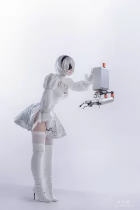 國外美女SayaTheFox - 2B White Dress