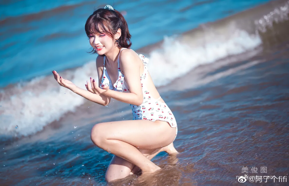 [COS福利] 動漫博主阿了個fifi - 夏天泳裝 寫真套圖 4