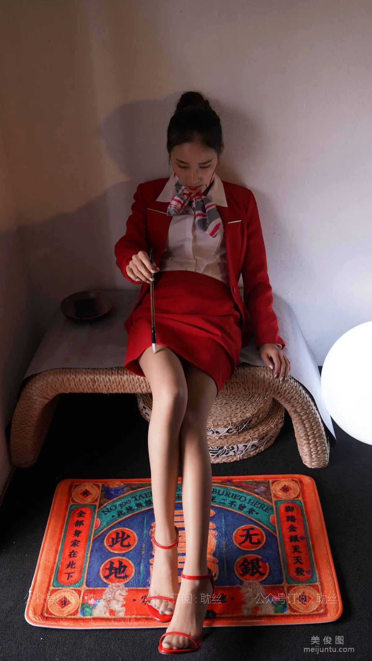 [IESS異思趣向] 絲享家 765 美子《紅衣領班》 絲襪美腿寫真 3