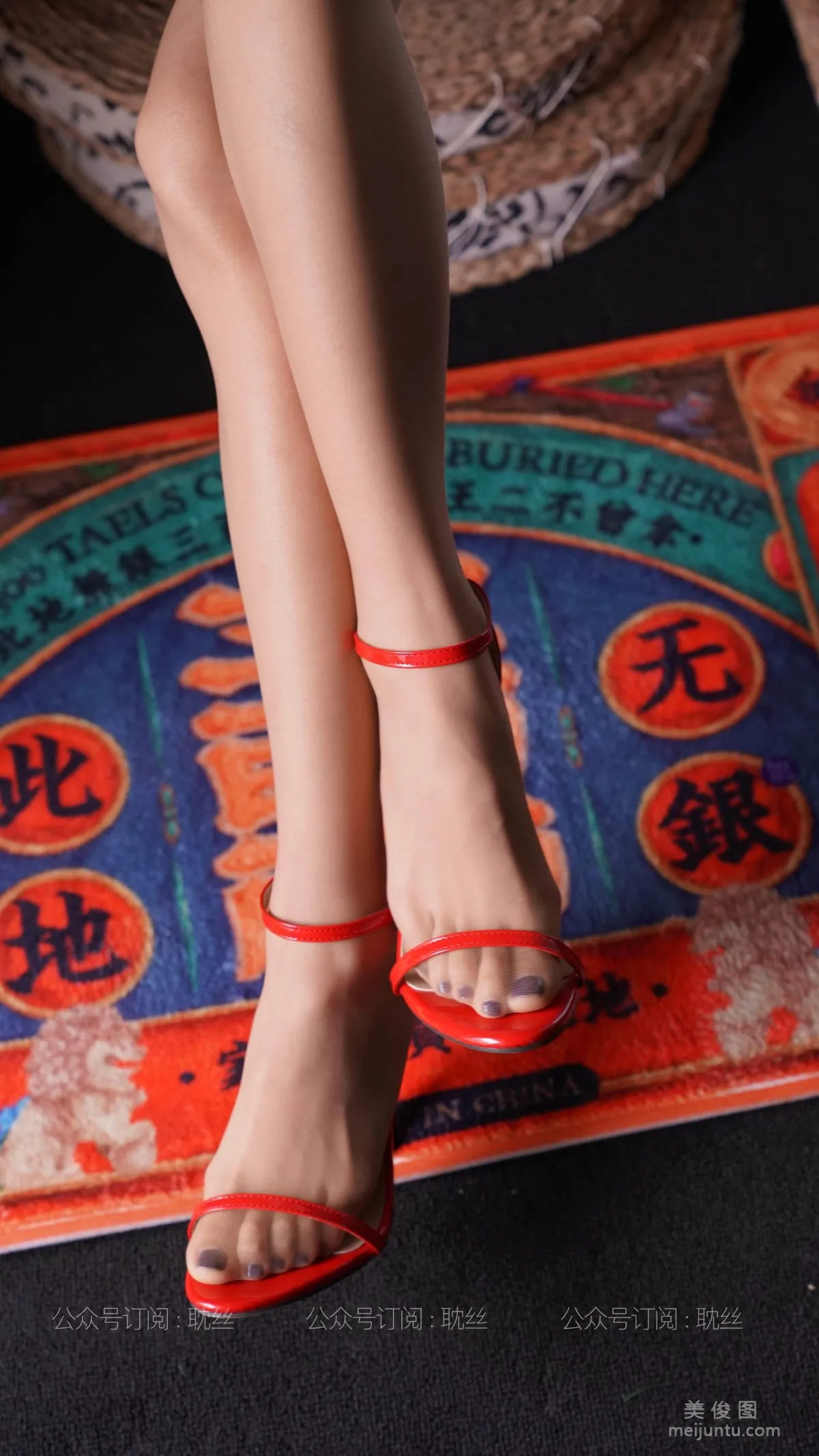 [IESS異思趣向] 絲享家 765 美子《紅衣領班》 絲襪美腿寫真 5