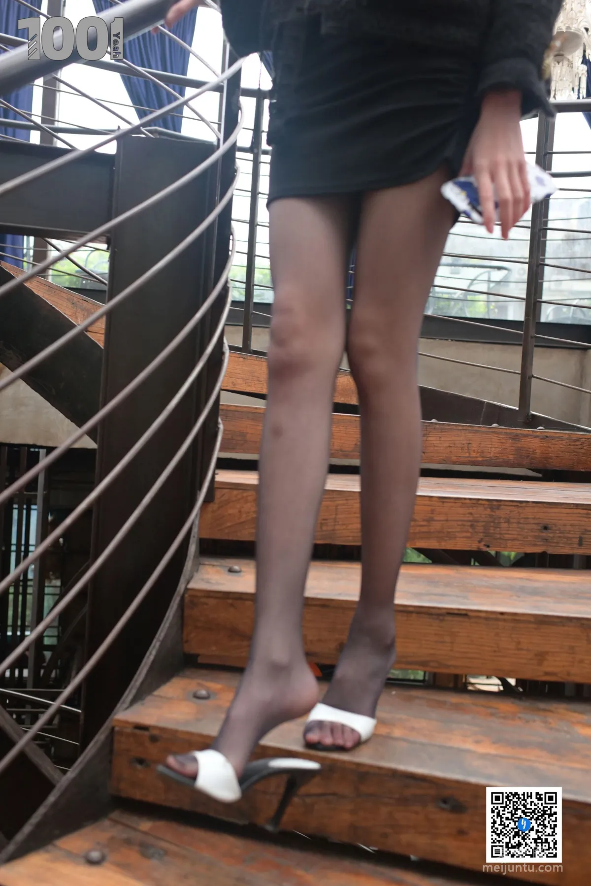 [IESS异思趣向] NO.186 草莓《楼梯的拐角处3》  丝袜美腿写真57