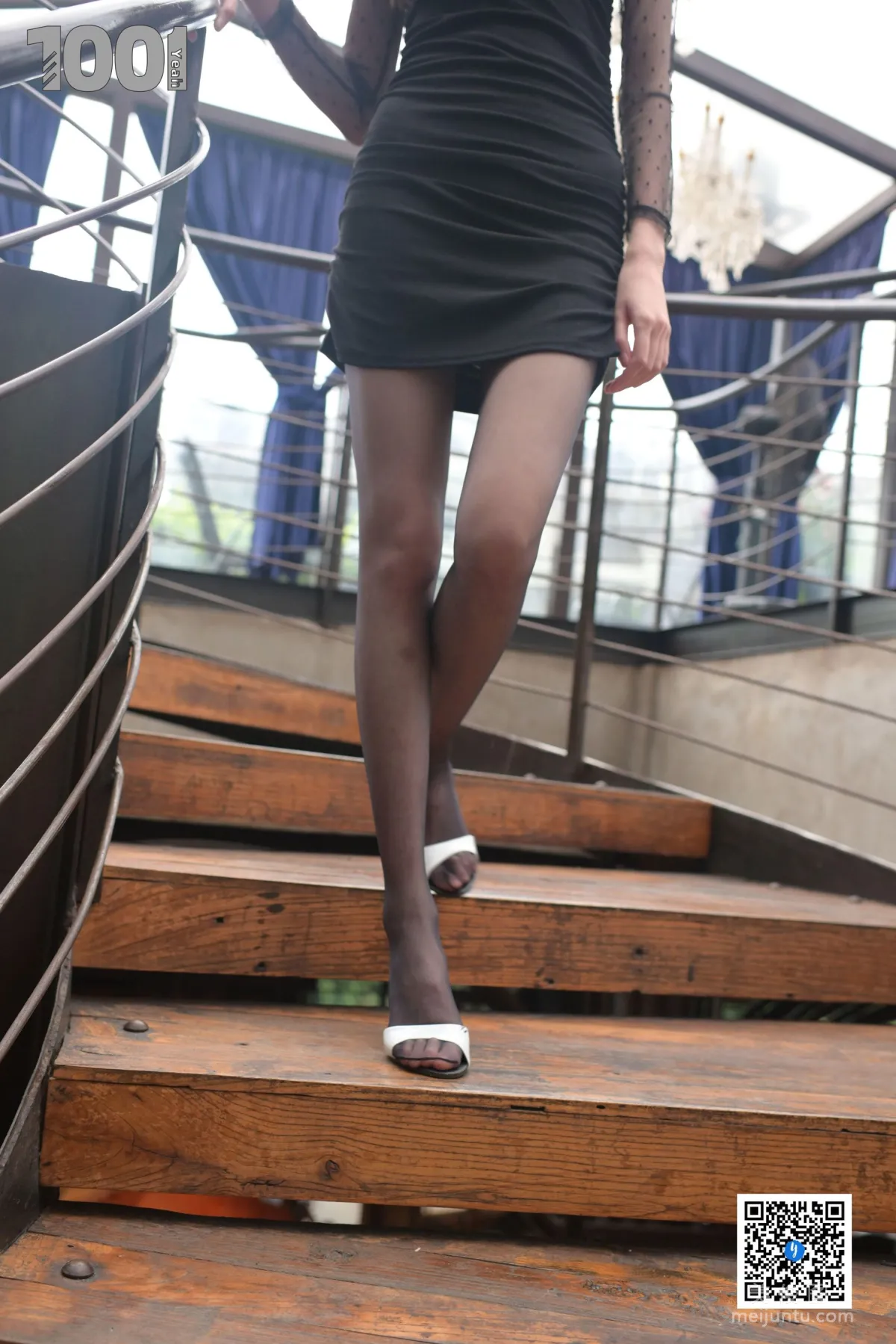 [IESS异思趣向] NO.185 草莓《楼梯的拐角处2》 丝袜美腿写真62