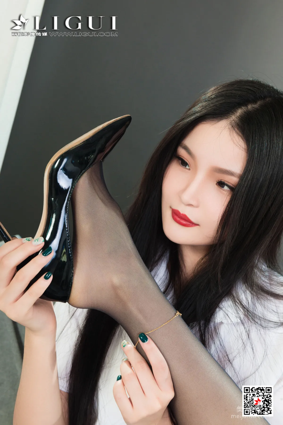 [丽柜Ligui] 凉儿&苏黎 《双生花-欲望香丝》 丝袜写真22